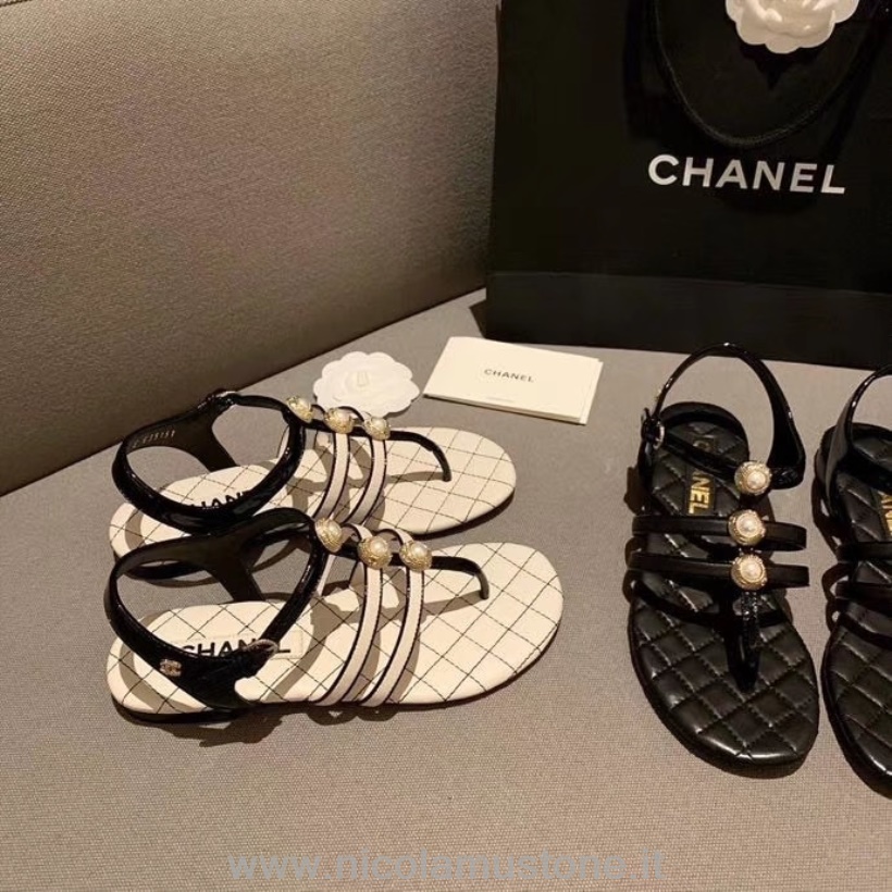 Qualità Originale Chanel Infradito Sandali Con Perle Impreziositi Pelle Di Vitello Pelle Di Vitello Collezione Primavera/estate 2020 Act 1 Nero/bianco