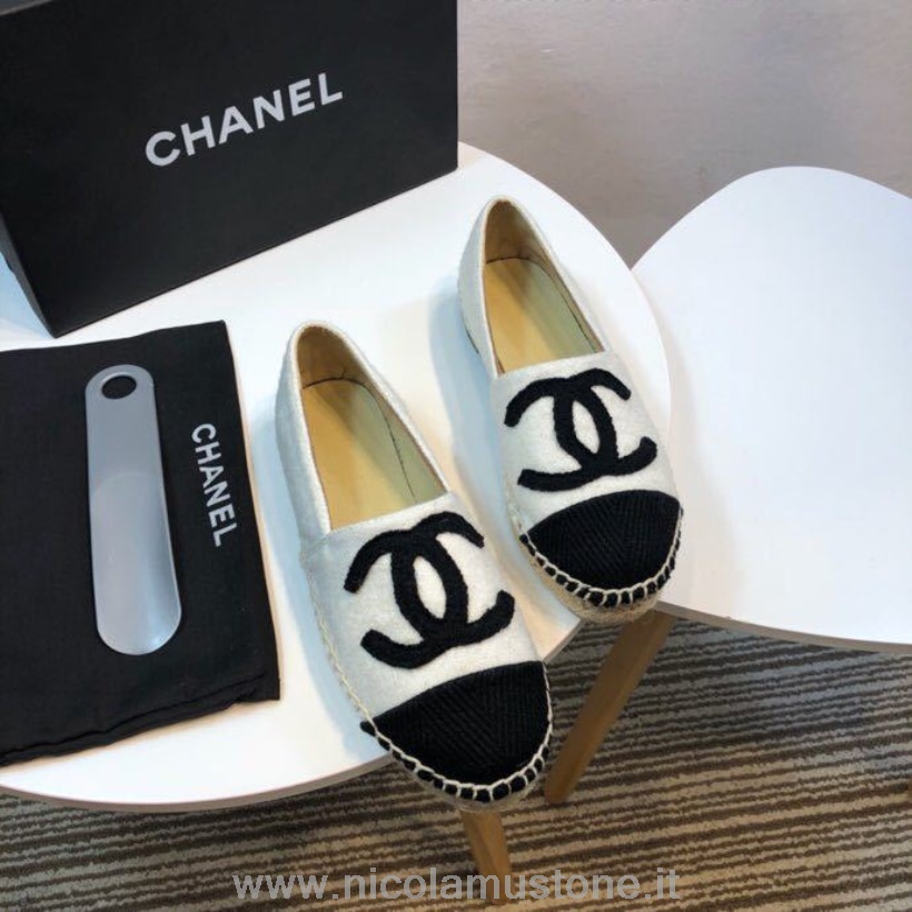 оригинално качество Chanel туид и плат еспадрили колекция пролет/лято 2017 Act 2 бяло/черно
