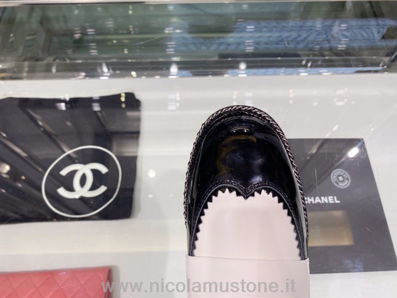 оригинално качество на веригата Chanel бродирани мокасини от телешка кожа колекция есен/зима 2019 бяло/черно