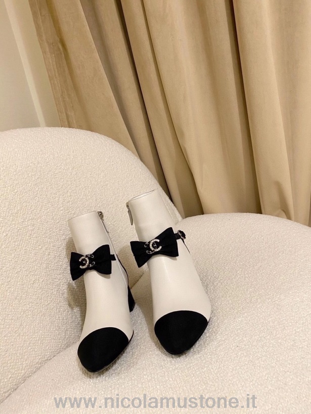 Qualità Originale Stivaletti Chanel Con Fiocco Pelle Di Vitello Collezione Autunno Inverno 2020 Bianco/nero