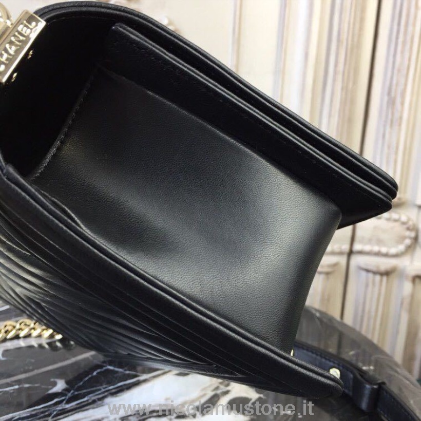Qualità Originale Chanel Chevron Boy Bag 25cm Pelle Di Agnello Pelle Di Agnello Lucida Hardware Oro Primavera/estate 2018 Collezione Act 1 Nero