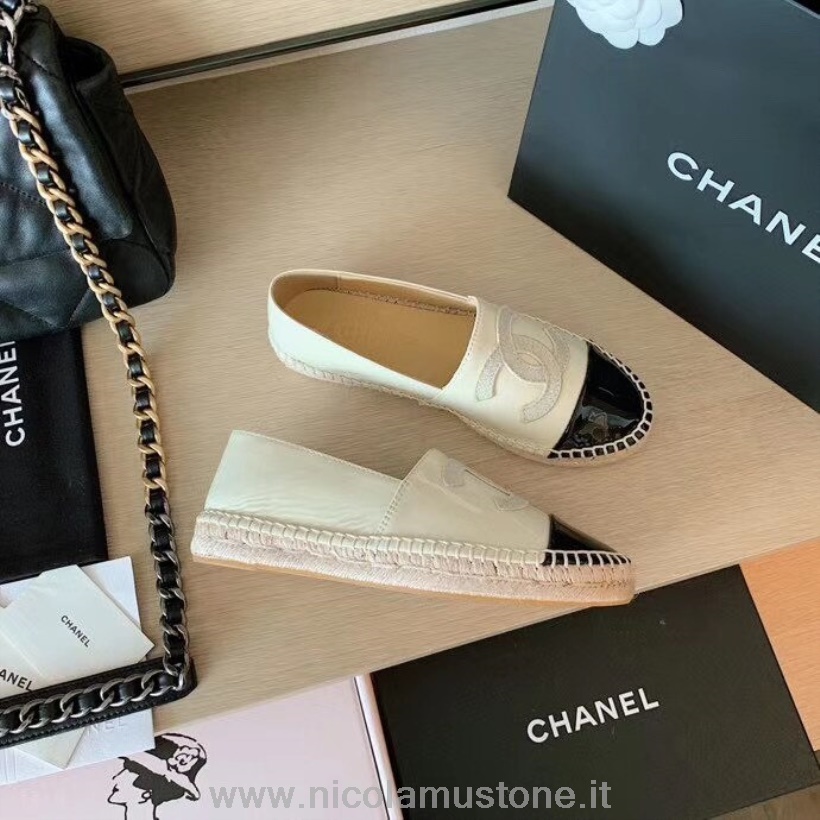 Originální Kvalitní Chanel Espadrilky Lesklá Jehněčí Kůže Kolekce Jaro/léto 2020 Slonová Kost/černá