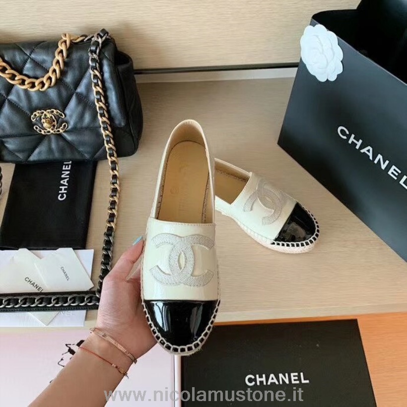Originální Kvalitní Chanel Espadrilky Lesklá Jehněčí Kůže Kolekce Jaro/léto 2020 Slonová Kost/černá
