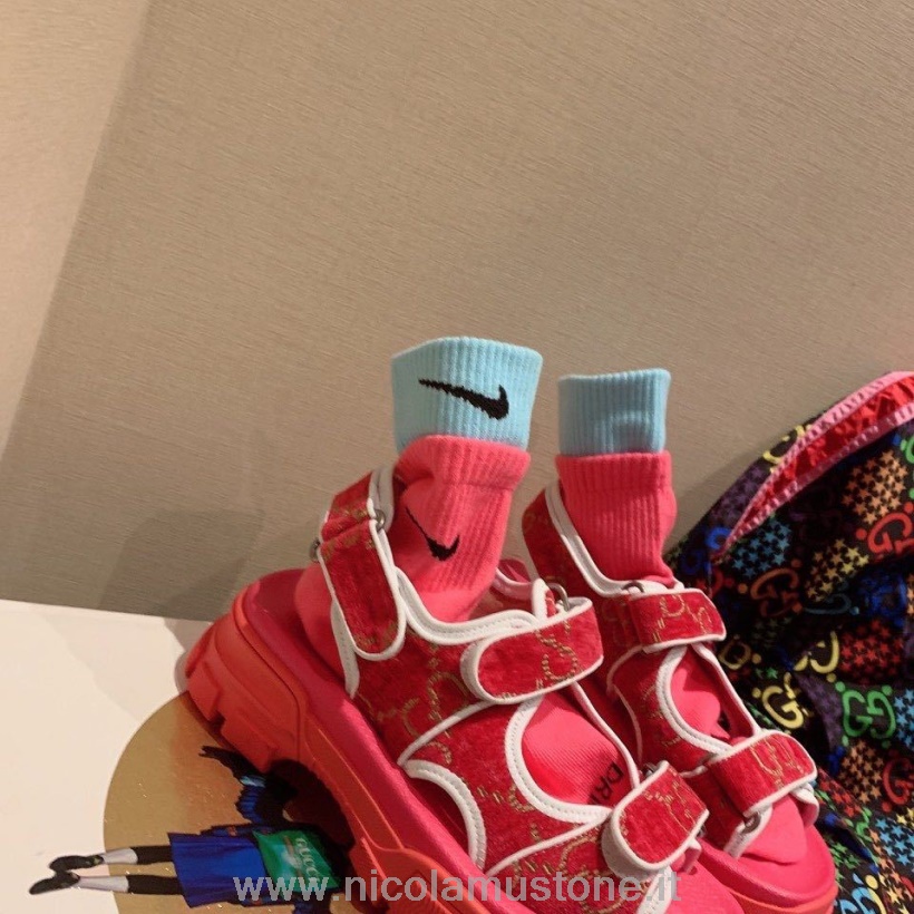 Originální Kvalitní Gucci Open Track Sametové Sandály Na Suchý Zip Kolekce Jaro/léto 2020 Růžové