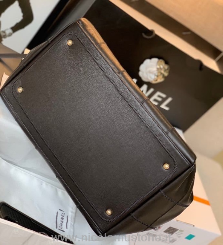 Originální Kvalitní Bowlingová Taška Chanel 32cm Jehněčí Kůže Zlatý Hardware Kolekce Jaro/léto 2020 černá