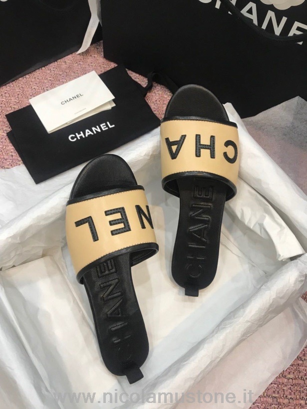 Originální Kvalitní Sandály Chanel Mule Kůže Z Teletiny Jaro/léto 2020 Akt 2 Kolekce Béžová/černá