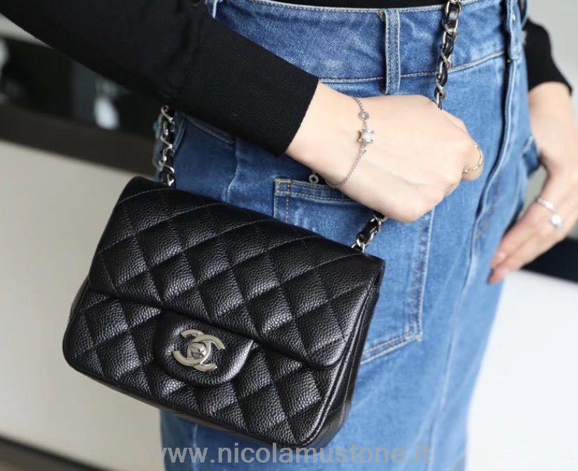 Originální Kvalitní Chanel Klasická Mini Kabelka S Klopou 18cm Stříbrný Hardware Kaviár Kůže Kolekce Jaro/léto 2020 černá