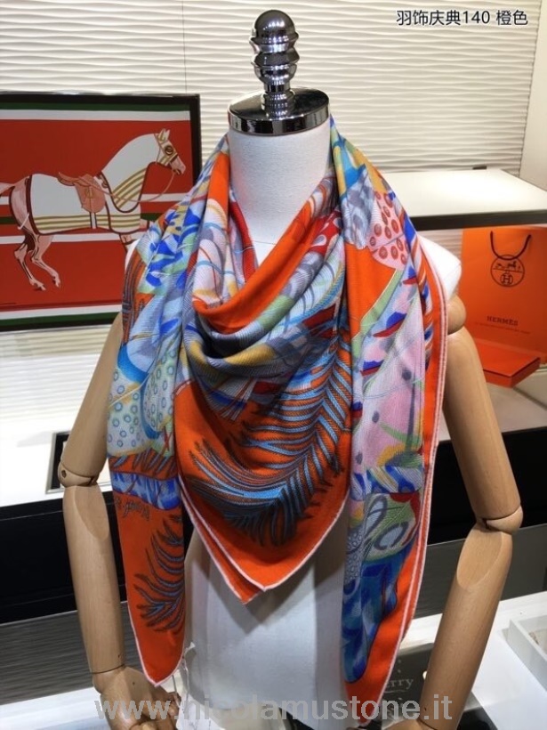 Originální Kvalitní šátek Hermes En Fete šátek 140cm Kolekce Podzim/zima 2020 Oranžová/fialová/vícebarevná