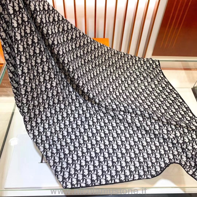 Originální Kvalitní Christian Dior Cd šikmý Kašmírový šátek 140cm Kolekce Podzim/zima 2019 černá