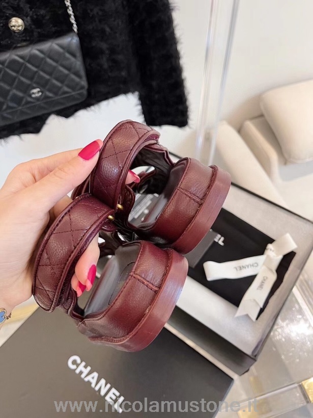 Originální Kvalitní Chanel Cc Knoflík Na Suchý Zip Sandály Zrnitá Teletina Kůže Kolekce Jaro/léto 2021 Vínová
