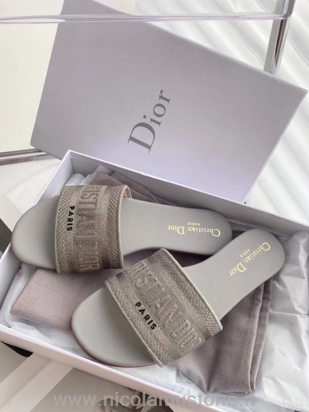 Originální Kvalitní Sandály Christian Dior Dway Z Vyšívané Bavlněné Telecí Kůže Kolekce Jaro/léto 2021 šedá