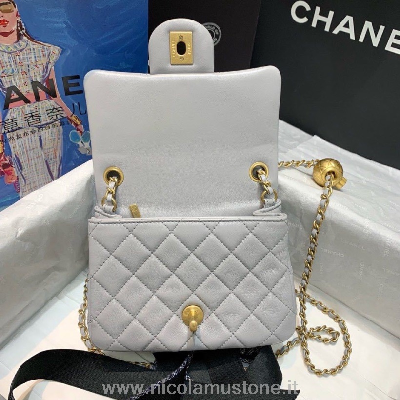 Originální Kvalitní Chanel Klasická Klopa S Přívěskem řetízek S Detaily Cc Na Popruhové Tašce 18cm Zlatý Hardware Jehněčí Kůže Kolekce Jaro/léto 2020 šedá