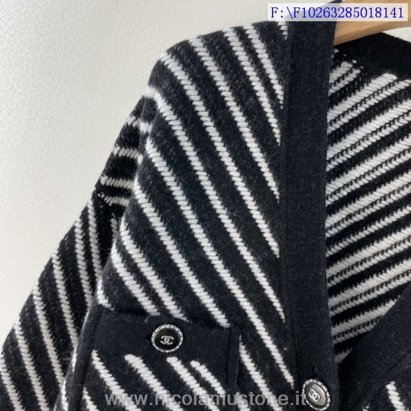 Originální Kvalitní Vlněný Svetr Chanel Z Kolekce Podzim/zima 2021 černá