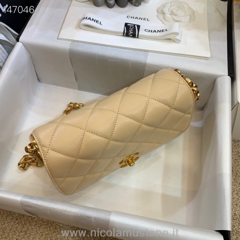 Originální Kvalitní Chanel Zdobená řetízková Taška Přes Rameno 22cm Jehněčí Kůže Zlatá Kování Kolekce Podzim/zima 2020 Béžová