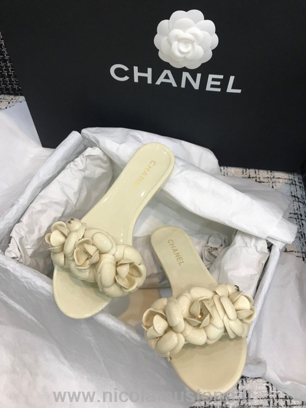 Chanel Camelia Flower Pvc Jelly Sandalen Frühling/sommer 2020 Kollektion Beige In Originalqualität