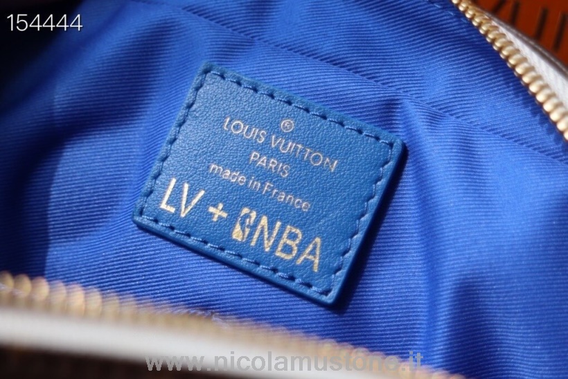 Louis Vuitton X Nba Nil Messenger Umhängetasche 30cm Monogram Canvas Frühjahr/sommer 2021 Kollektion M85141 Braun In Originalqualität