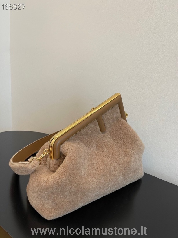 γνήσιας ποιότητας Fendi First Clutch τσάντα προβάτου μερίνο/δέρμα Nappa 32cm φθινόπωρο/χειμώνας 2021 συλλογή μπεζ