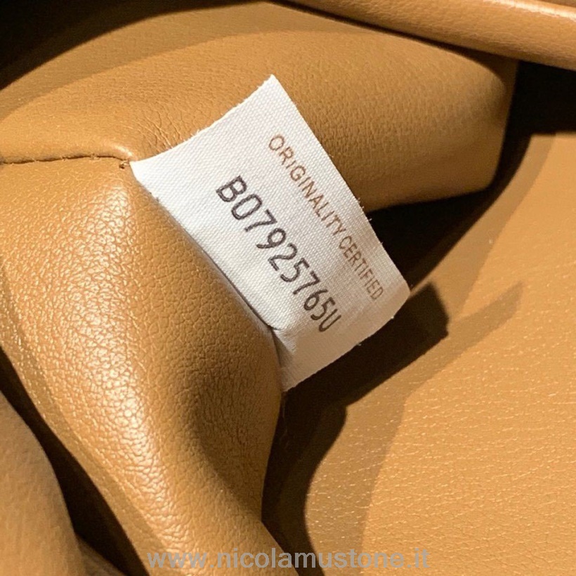 γνήσιας ποιότητας Bottega Veneta η τσάντα ώμου κρουασάν τσάντα 54 εκ ελαστικό δέρμα μοσχαριού χρυσό υλικό συλλογή άνοιξη/καλοκαίρι 2020 Cammello