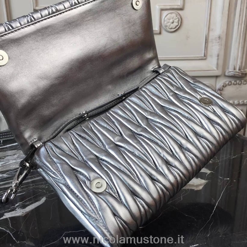 γνήσιας ποιότητας Miu Miu Matelasse τσάντα ώμου 5bh080 Nappa δέρμα μοσχαριού συλλογή μεταλλικό ασήμι άνοιξη/καλοκαίρι 2018