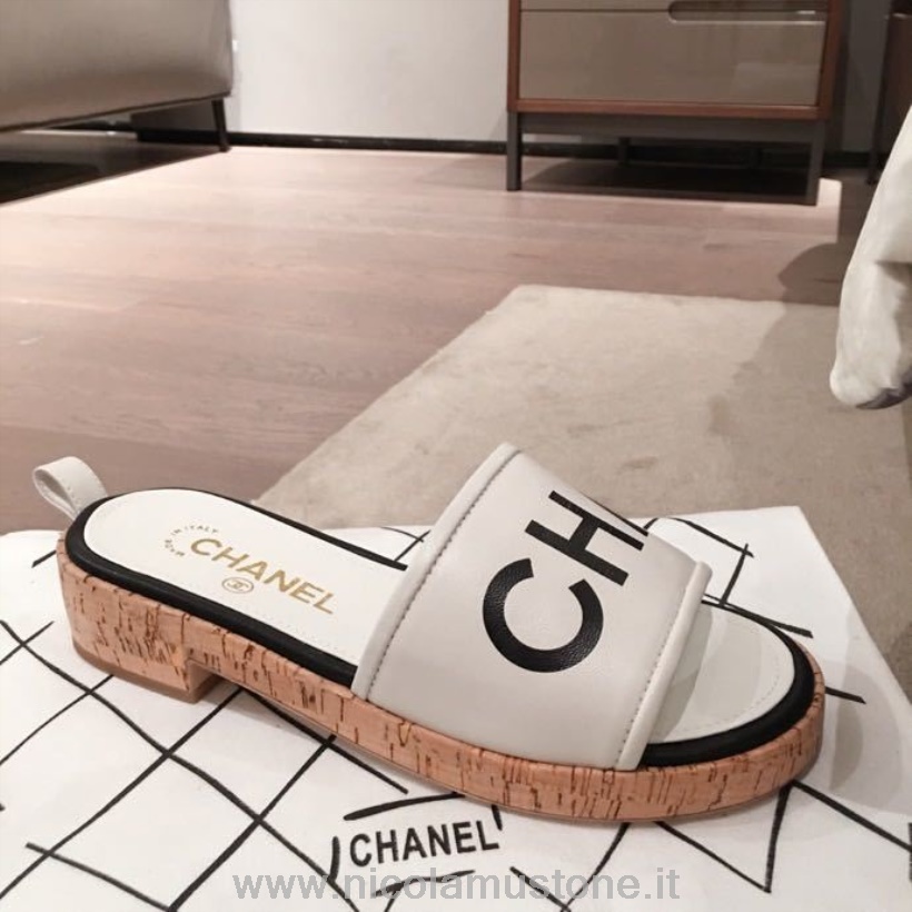 αυθεντική ποιότητα Chanel Cork Mules σανδάλια από δέρμα μοσχαριού συλλογή άνοιξη/καλοκαίρι 2020 λευκό/μαύρο