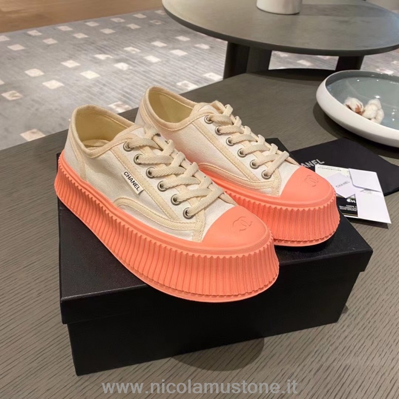 Πρωτότυπη συλλογή πάνινα παπούτσια με πλατφόρμα από καμβά Chanel φθινόπωρο/χειμώνας 2021 λευκό/ροζ