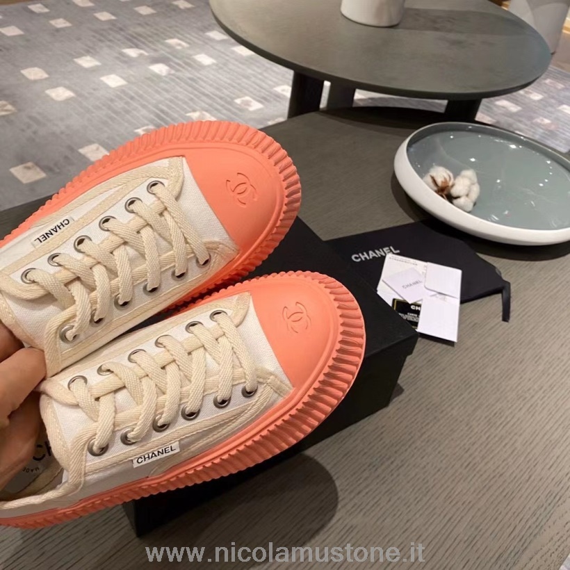 Πρωτότυπη συλλογή πάνινα παπούτσια με πλατφόρμα από καμβά Chanel φθινόπωρο/χειμώνας 2021 λευκό/ροζ