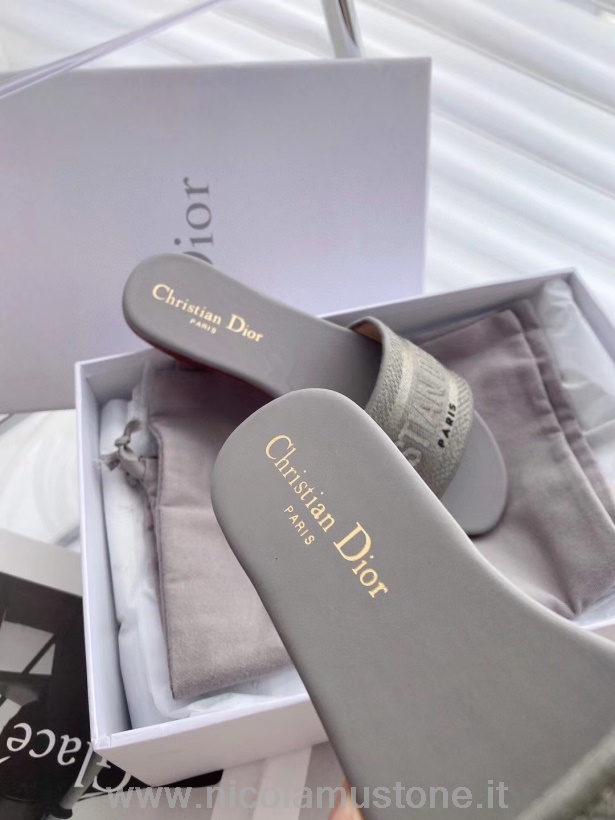 Σανδάλια αυθεντικής ποιότητας Christian Dior Dway από κεντημένο βαμβακερό δέρμα μοσχαριού συλλογή γκρι άνοιξη/καλοκαίρι 2021
