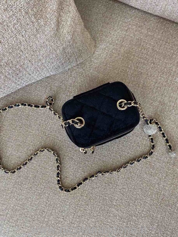 Πρωτότυπος ποιοτικός μίνι νεσεσέρ Chanel με αλυσίδα γούρι 12cm βελούδο/δέρμα αρνιού χρυσό υλικό συλλογή φθινόπωρο/χειμώνας 2020 μαύρο