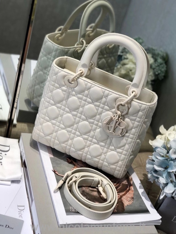 γυναικεία τσάντα γυναικείας ντιορ γνήσιας ποιότητας Christian Dior ματ ματ δερμάτινο δέρμα αρνιού υλικού 24cm συλλογή φθινοπώρου/χειμώνα 2020 λευκό