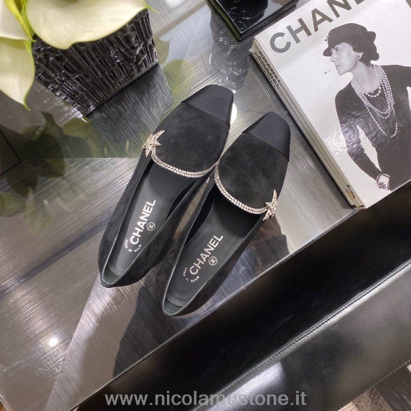 Σανδάλια αυθεντικής ποιότητας Chanel με κοσμήματα σουέτ φλατ πέδιλα από δέρμα αρνιού συλλογή άνοιξη/καλοκαίρι 2020 μαύρο