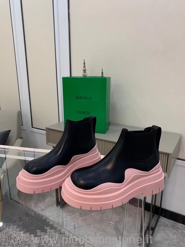 Original quality Bottega Veneta Chunky Sole Tire Ankle Boots Calfskin Leather Spring/Summer 2021 Collection Black/Light Pink