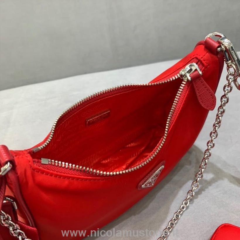 Original quality Prada Re-Edition 2005 Nylon Hobo Bag 24cm Spring/Summer 2020 Collection Red