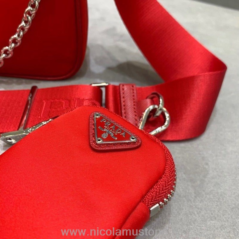 Original quality Prada Re-Edition 2005 Nylon Hobo Bag 24cm Spring/Summer 2020 Collection Red