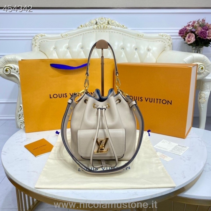 Bolso Bombonera Louis Vuitton Lockme Calidad Original 24cm Piel De Becerro Graneada Colección Primavera/verano 2021 M57688 Gris