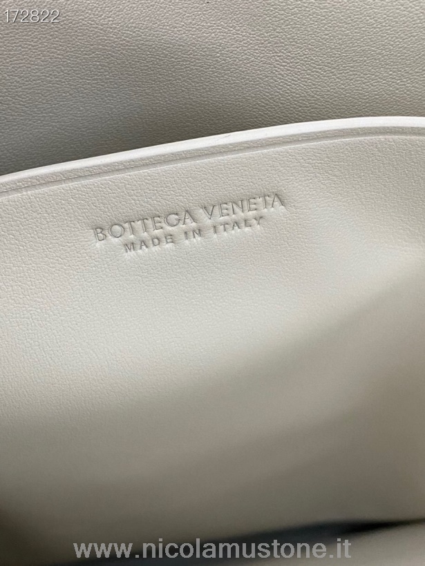Pochette Bottega Veneta Qualité Originale 42cm 630348 Cuir De Veau Collection Printemps/été 2021 Blanc
