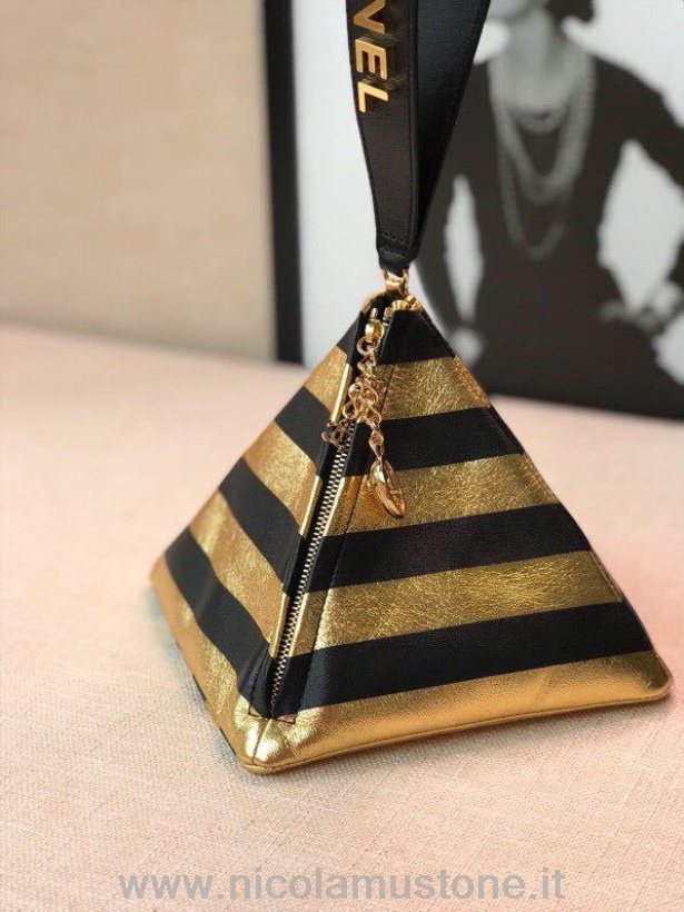Sac Pyramide Chanel De Qualité Originale En Cuir D\agneau Métallisé Quincaillerie Dorée Collection Pré-automne 2019 Or / Noir