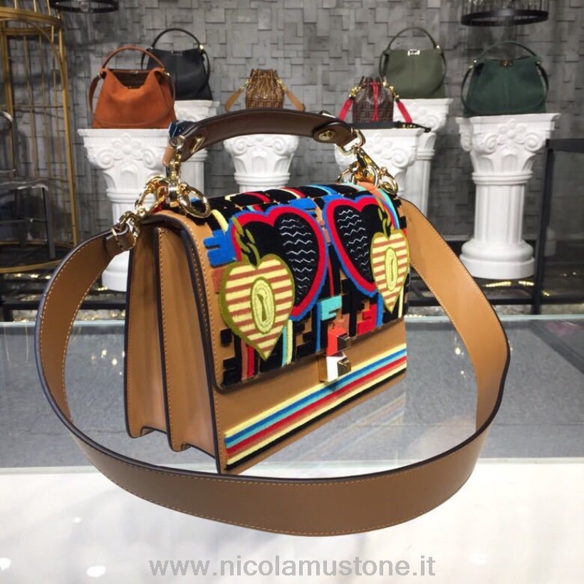 Qualità Originale Fendi Tappetino Ricamo Ff Logo Kan I Bag 25cm Collezione Primavera/estate 2019 Marrone