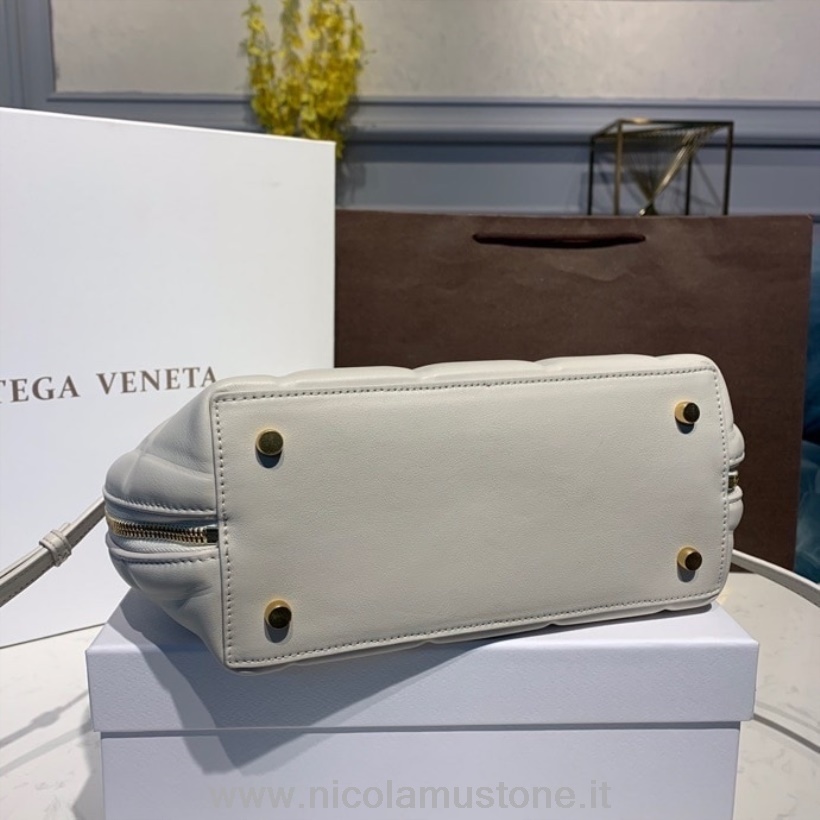 Originele Kwaliteit Bottega Veneta Gewatteerde Schoudertas 22cm Kalfsleer 2020 Lente/zomercollectie Wit
