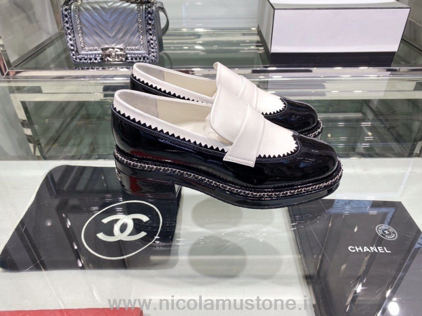 Originele Kwaliteit Chanel Ketting Geborduurde Loafers Kalfsleer Herfst/winter 2019 Collectie Wit/zwart