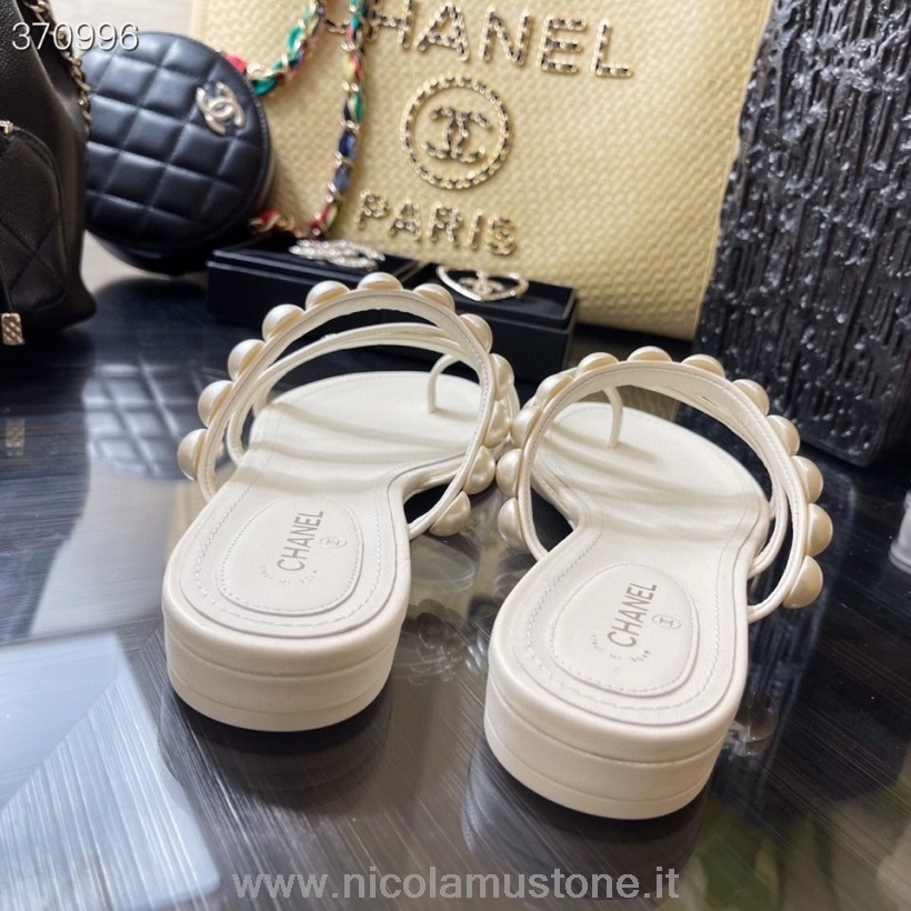 Original Kvalitet Chanel Perlepyntede Sandaler Kalveskinn Vår/sommer 2021 Kolleksjon Hvit