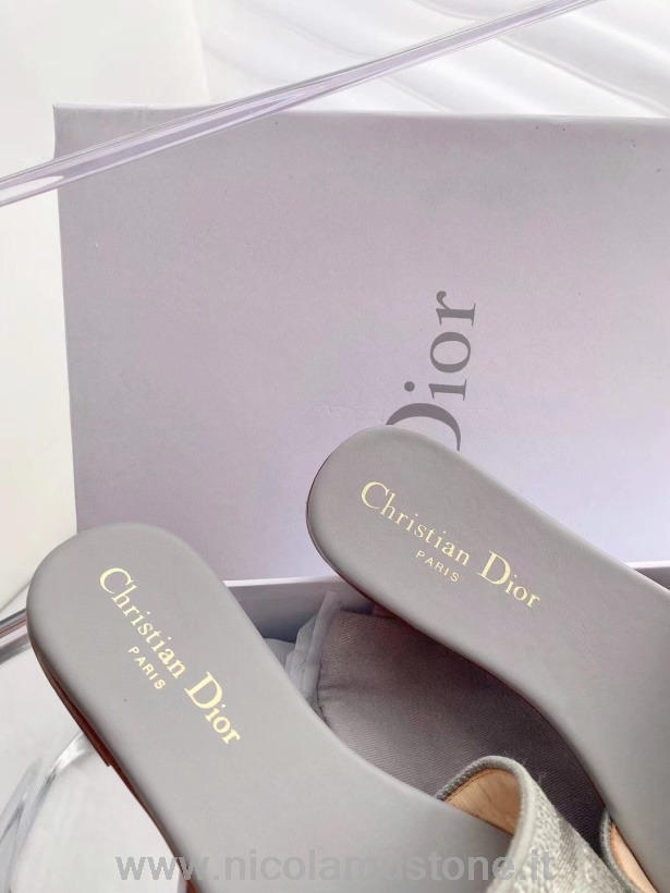 Oryginalne Sandały Christian Dior Dway Z Haftowanej Bawełnianej Skóry Cielęcej Kolekcja Wiosna/lato 2021 Szare