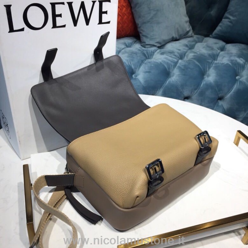 Сумка Loewe Military Messenger Xs оригинального качества 25 см телячья кожа коллекция весна/лето 2019 темно-серый/пустыня