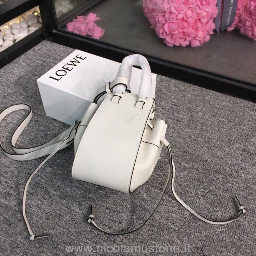 оригинальная качественная сумка Loewe Mini Hammock Dw 20см из телячьей кожи коллекция весна/лето 2019 белый