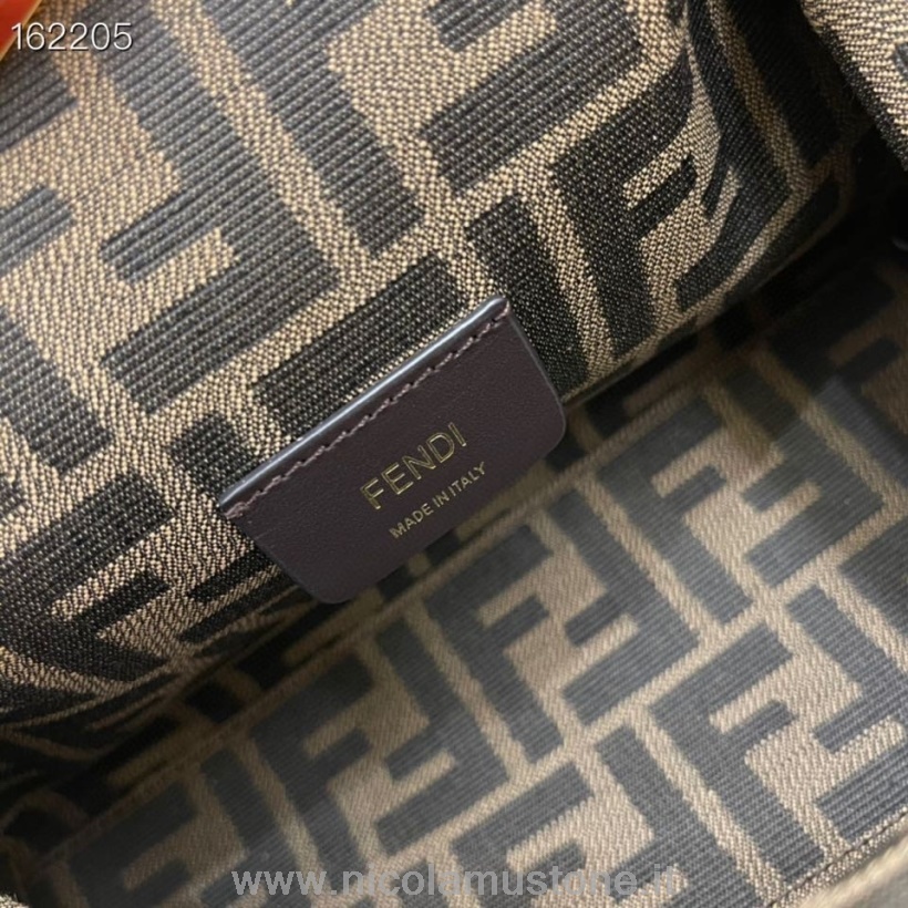 Маленькая сумка-клатч Fendi First из кожи наппа оригинального качества 26см из коллекции осень/зима 2021 белого цвета