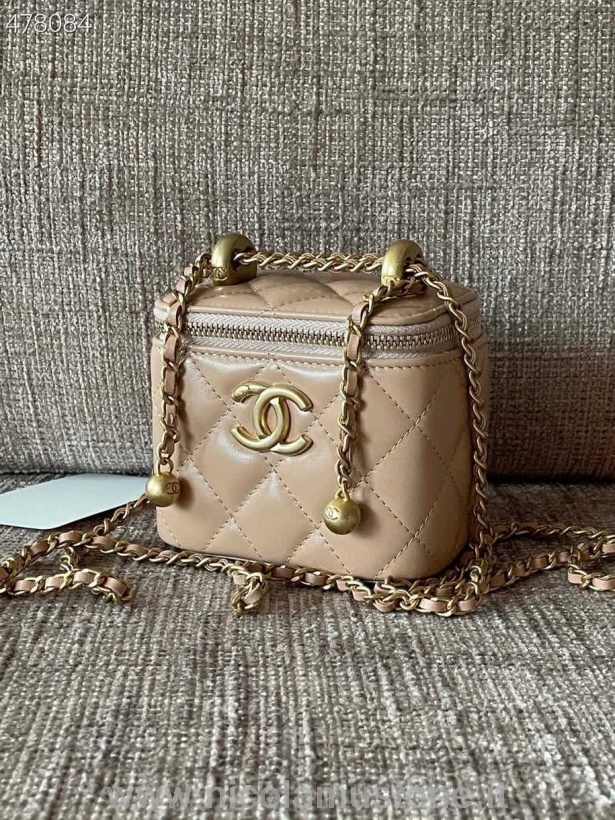 оригинальная качественная мини-сумка Chanel из телячьей кожи 12 см золотая фурнитура коллекция весна-лето 2021 бежевая