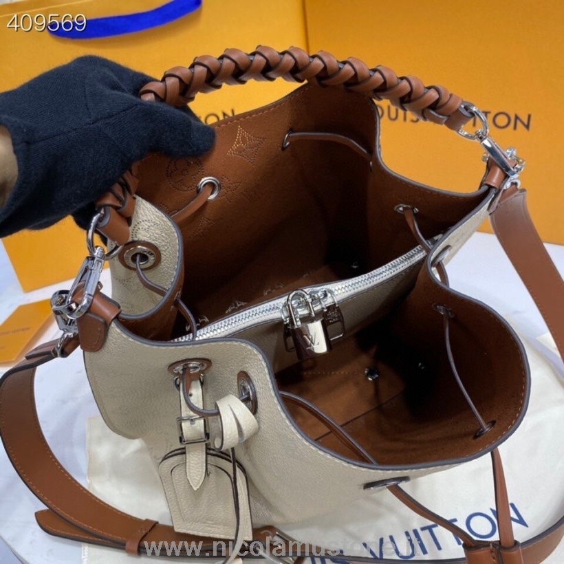 оригинальная качественная сумка Louis Vuitton Muria из телячьей кожи Mahina 22см коллекция весна/лето 2021 M55801 кремовая