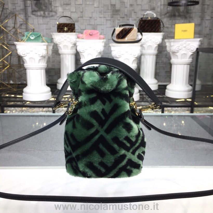 оригинальная качественная сумка-мешок Fendi Mon Tresor Ff из овечьей шерсти с логотипом 20 см коллекция весна/лето 2019 зеленая