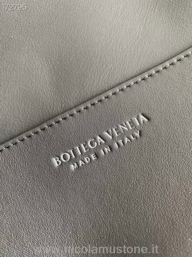 Рюкзак Bottega Veneta оригинального качества 40см 612064 кожа наппа Intrecciato коллекция весна/лето 2021 черный