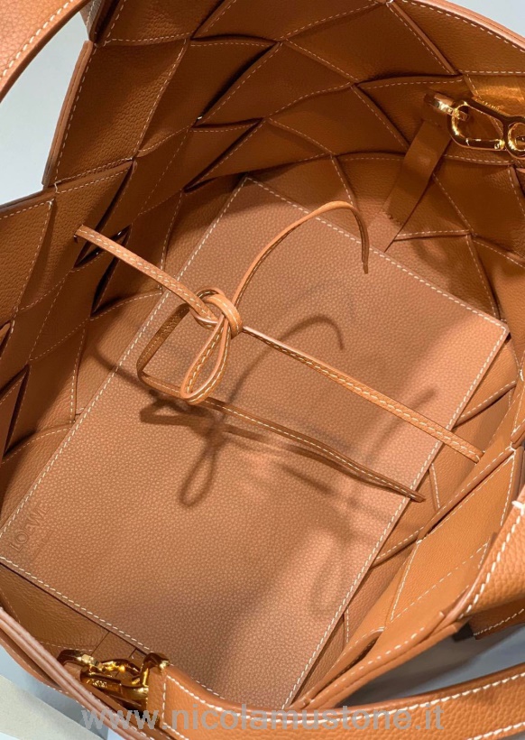 Оригинальная качественная плетеная сумка-корзина Loewe 34 см из зернистой телячьей кожи коллекция весна-лето 2020 коричневый цвет