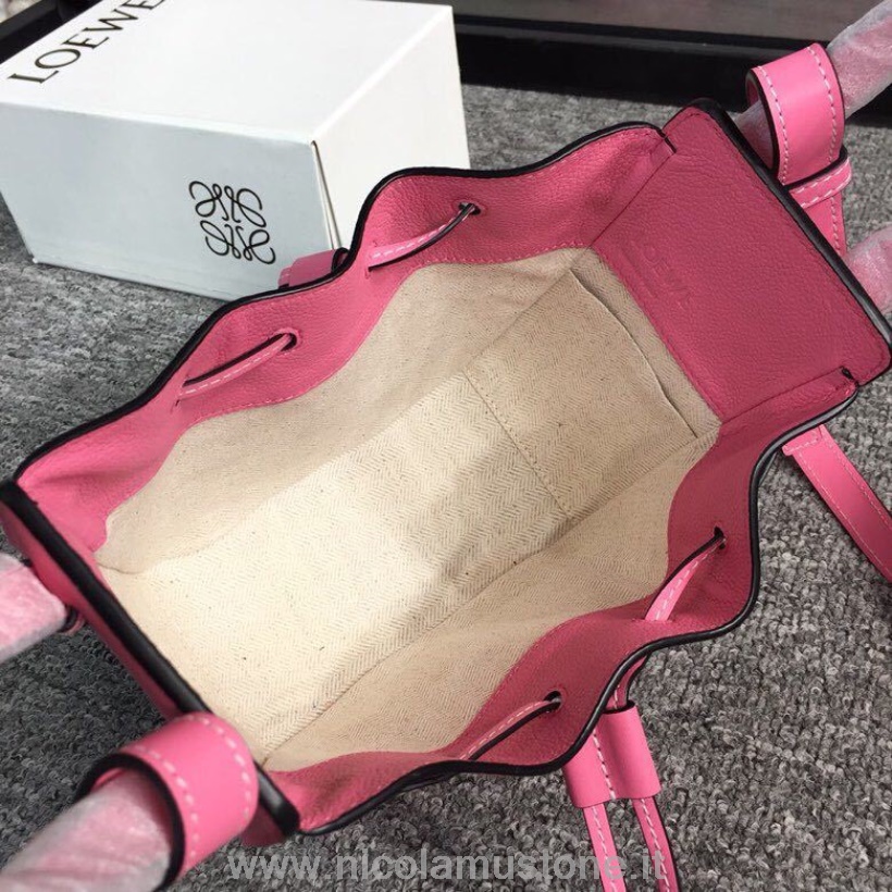 Сумка Loewe Mini Hammock Dw из телячьей кожи 20 см оригинального качества коллекция весна-лето 2019 розовый цвет